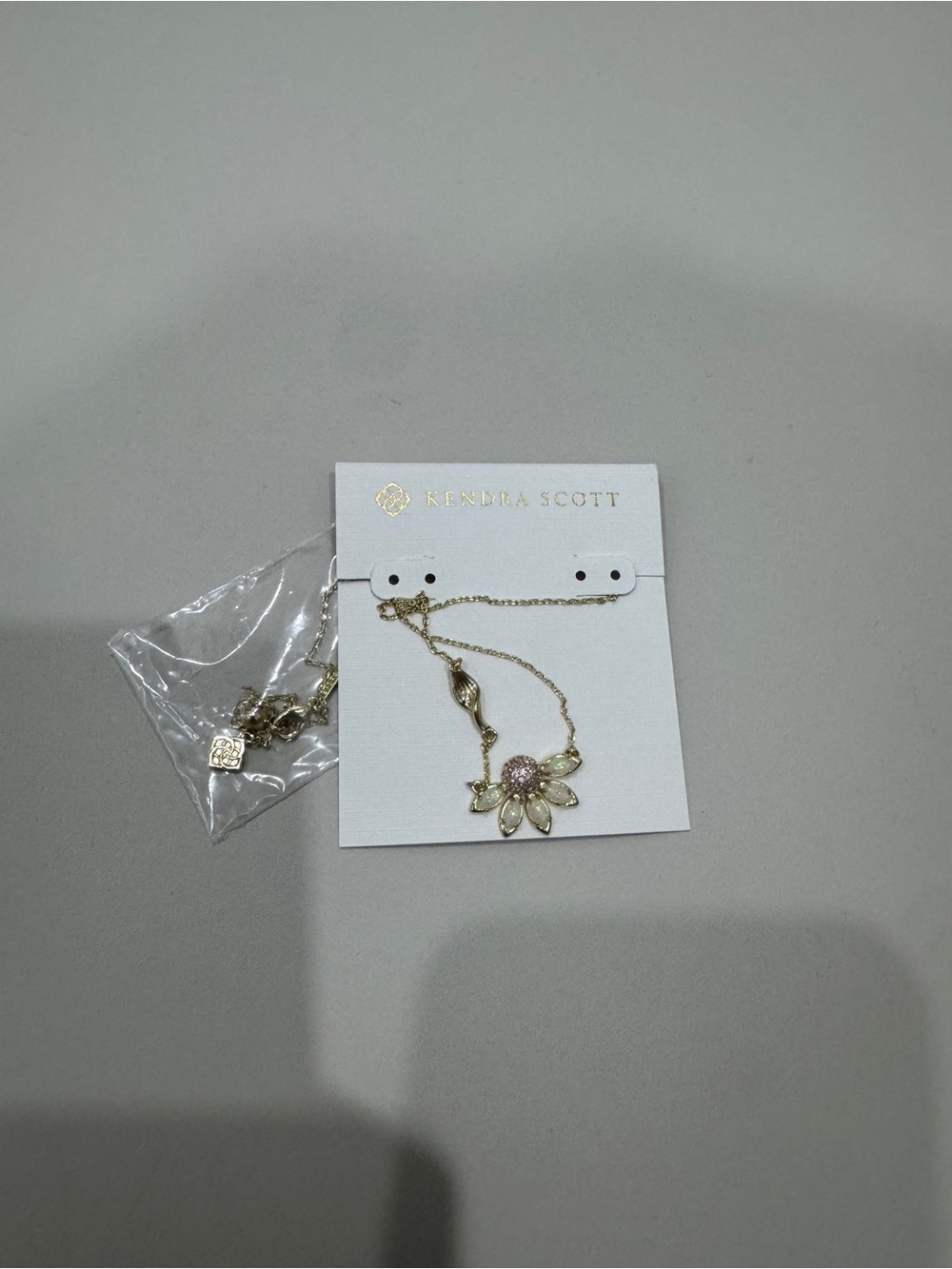 Kendra Scott Daisy Flower Pendant Gold Necklace